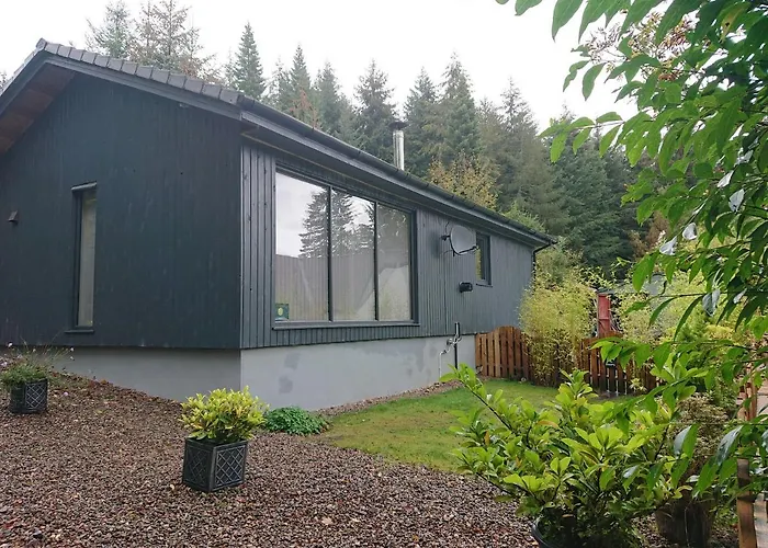 Loch Ness Highland Cottages With Partial Loch View
